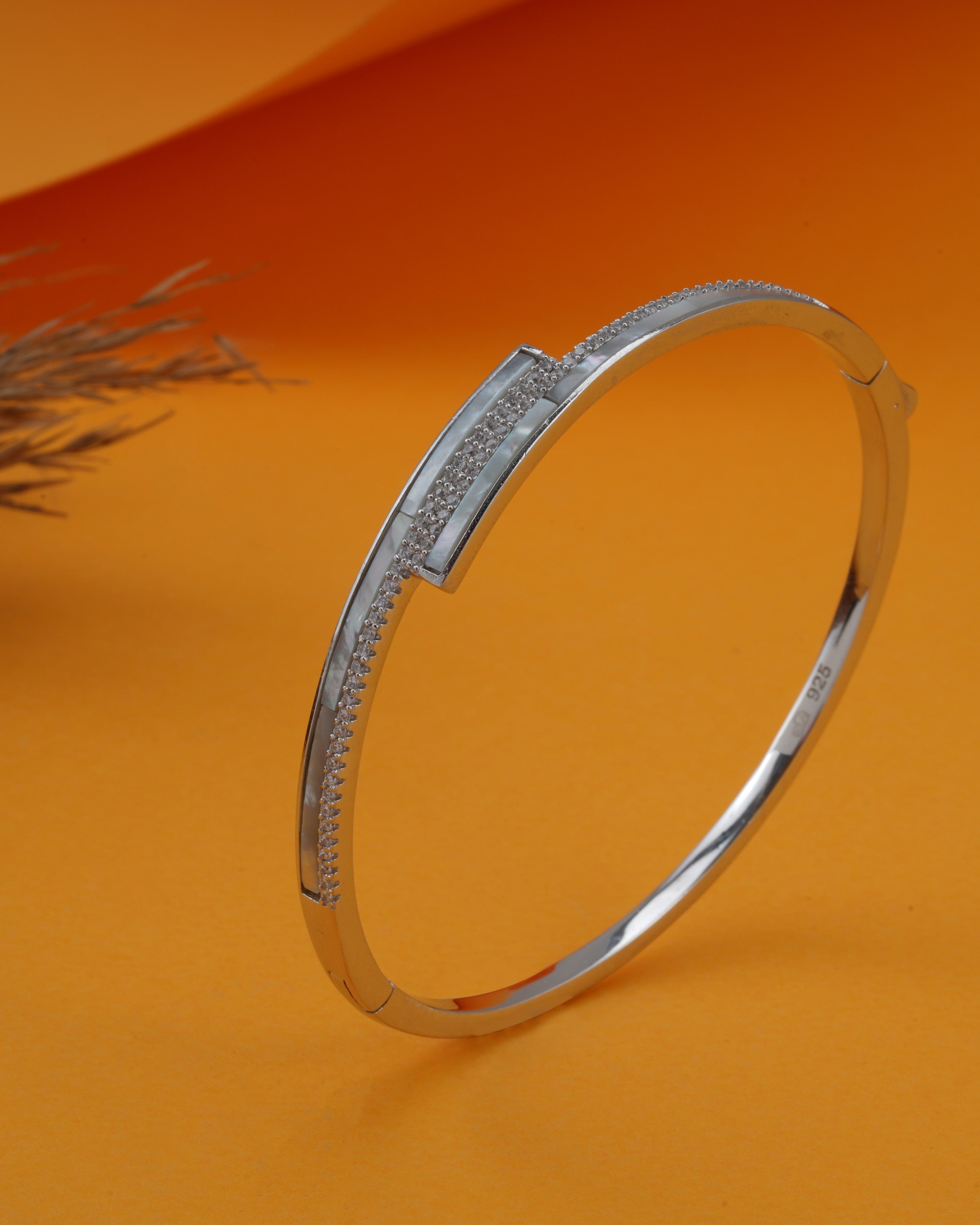 Aurora Curve Pavé Bangle