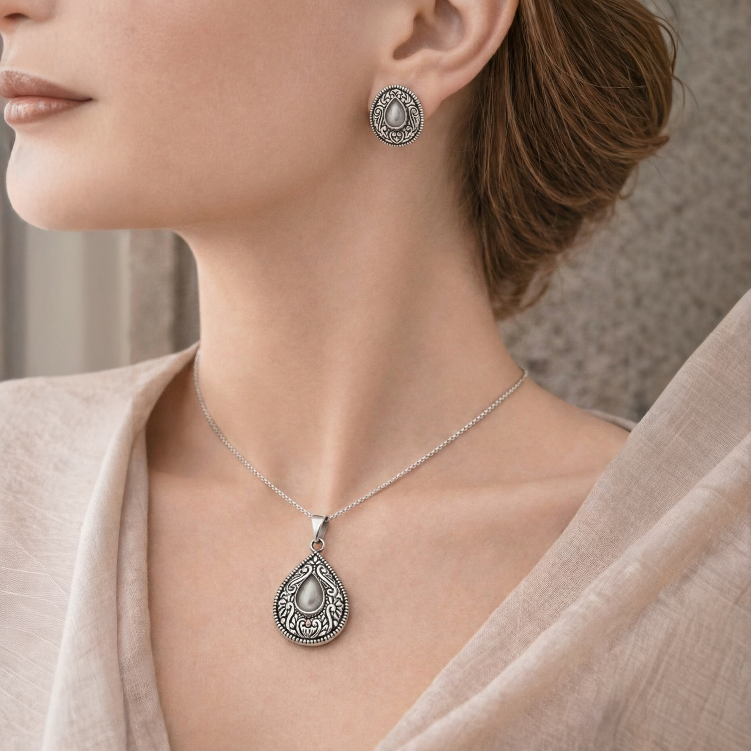 Heritage Paisley Medallion Pendant Set – Vintage Inspired Elegant Jewellery Set for Women | Classic Ethnic Earrings and Pendant