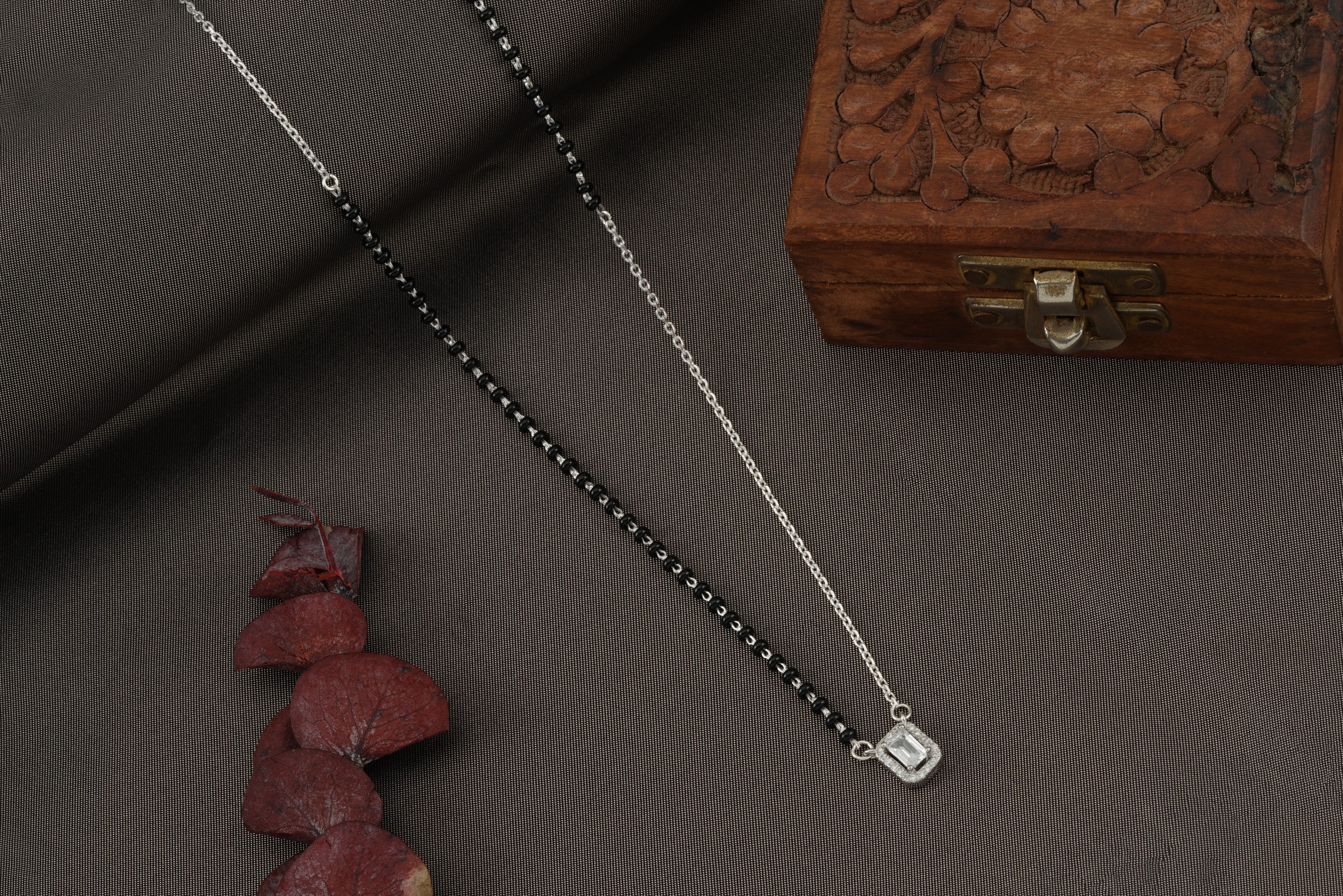 Nyra Baguette Grace Mangalsutra