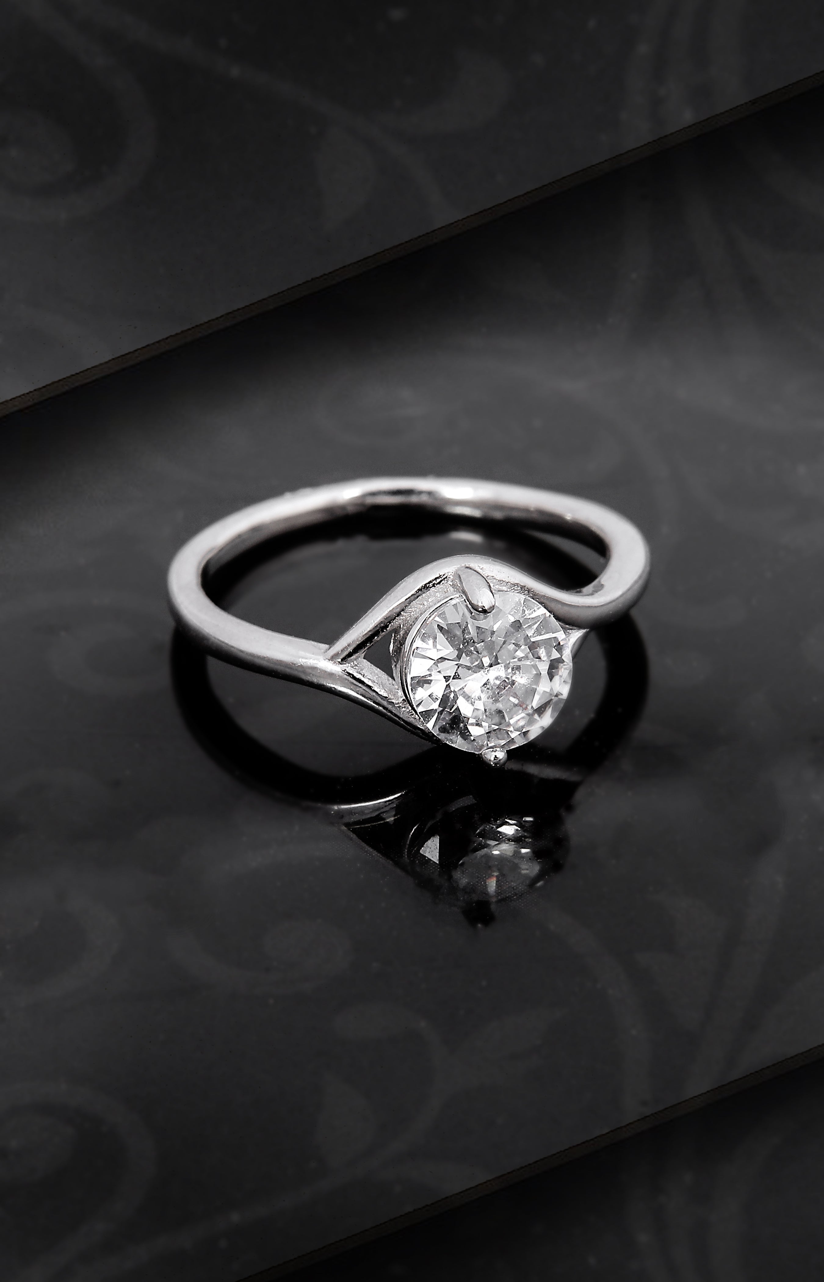 Minimal Solitaire Ring