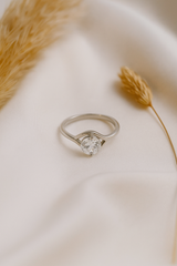 Minimal Solitaire Ring