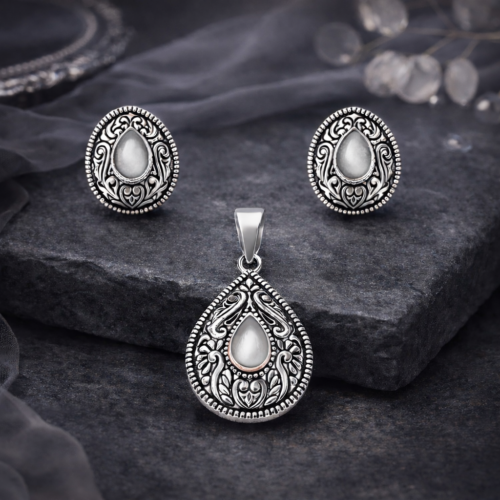 Heritage Paisley Medallion Pendant Set – Vintage Inspired Elegant Jewellery Set for Women | Classic Ethnic Earrings and Pendant